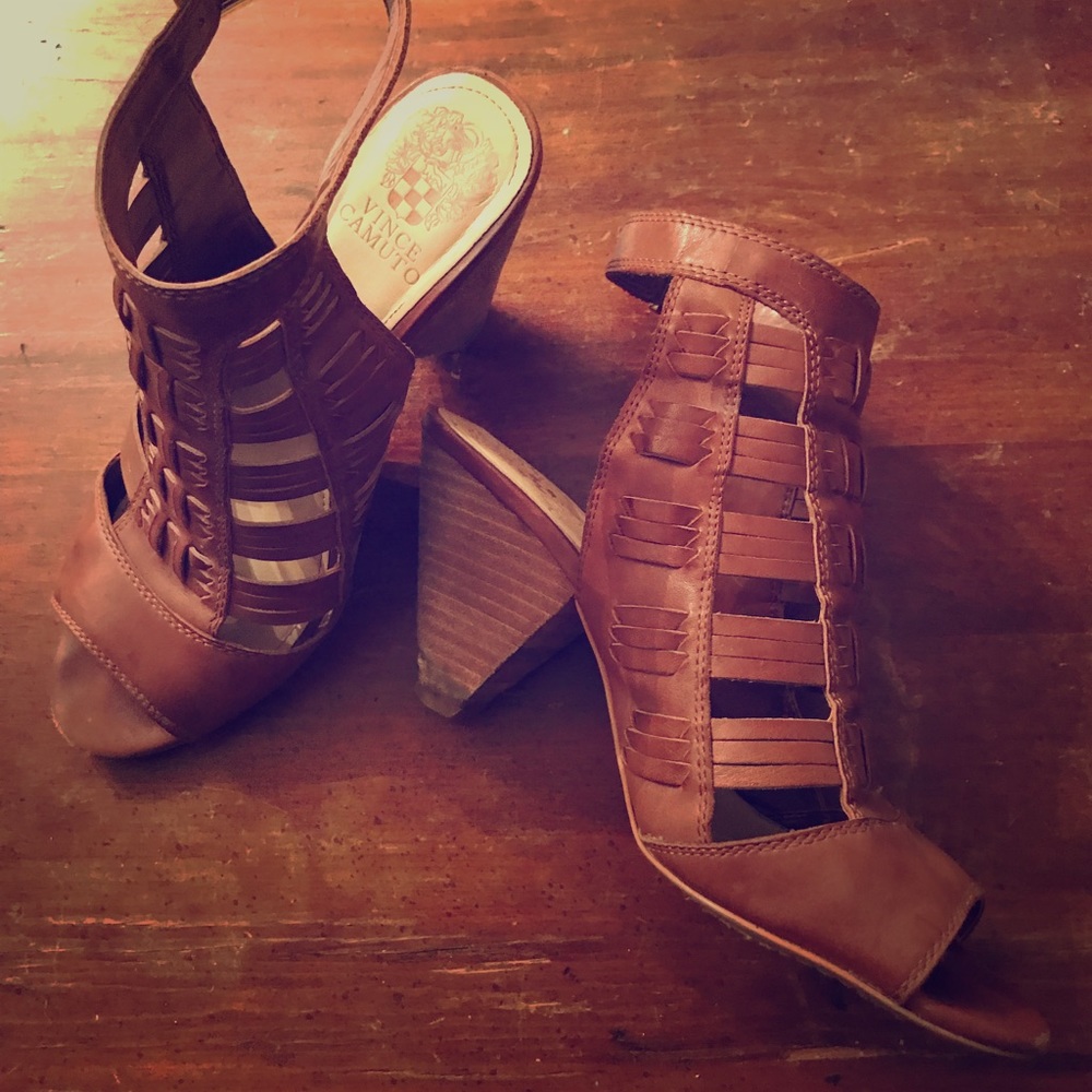 BROWN HEELS - Vince Camuto